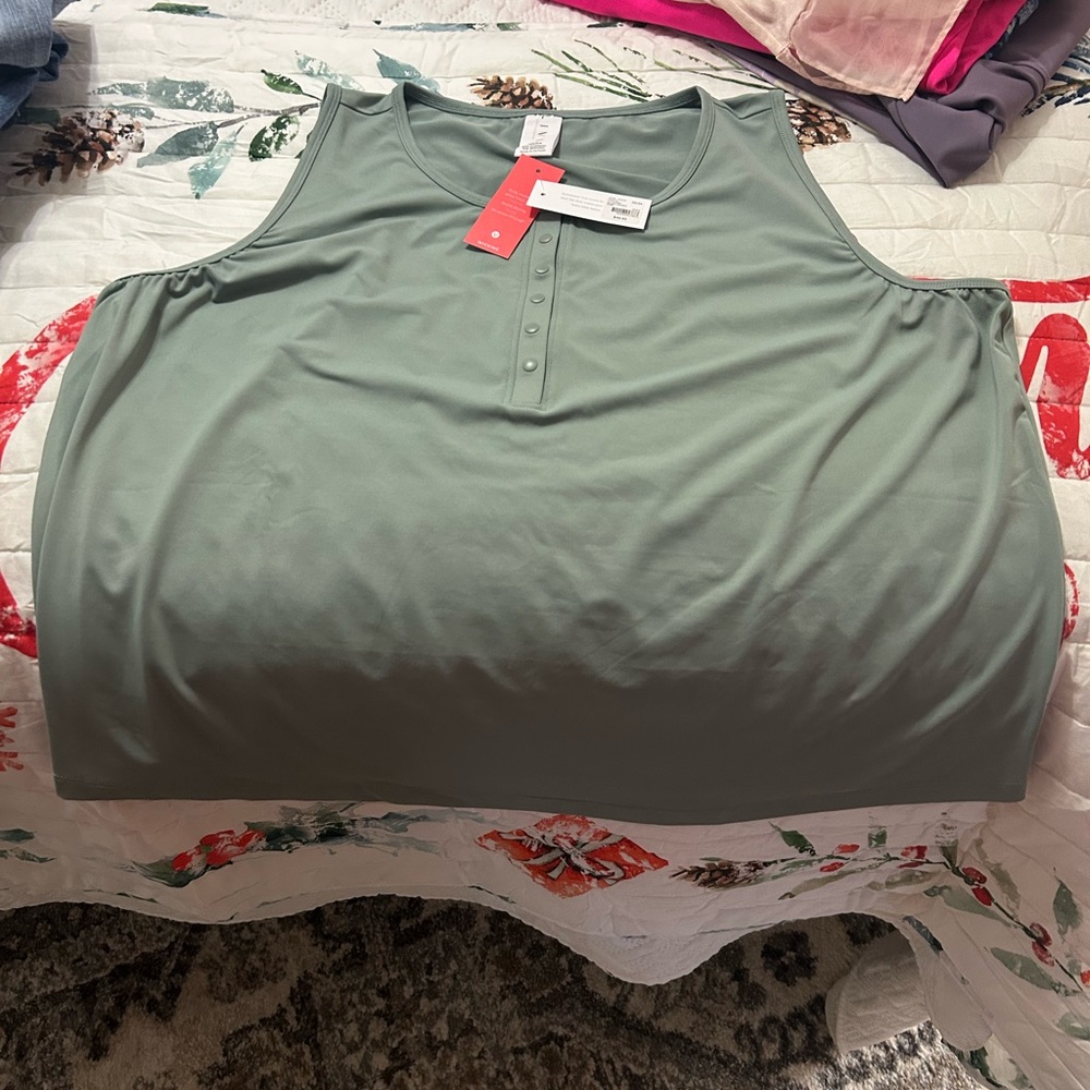 Livi Active Women's Sage Green Crop Top
